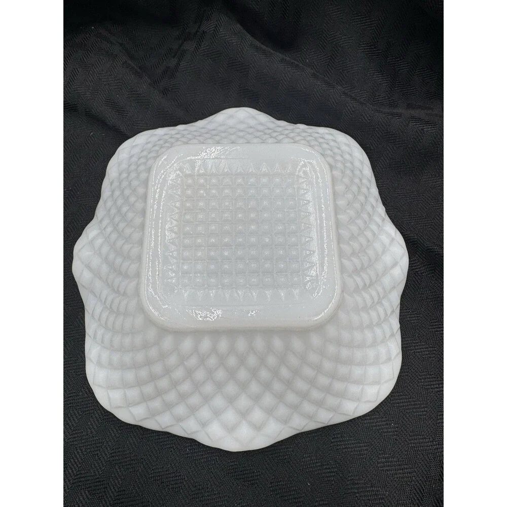 Anchor Hocking Early American Milk Glass Fruit/Dessert Bowl 6 inches White
